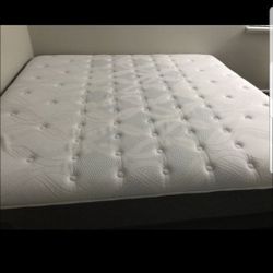 King Size Sealy Posturpedic Luxury Mattress 
