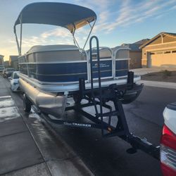 2020 Sun Tracker 18' Party Barge DLX