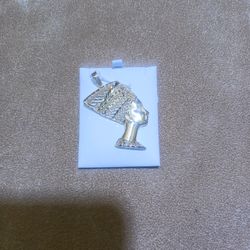 Beautiful 14k Gold Nefertiti 