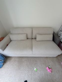 Sofa w/pillows