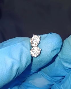 VVS1 GRA Certified Round Cut Moissanite Earrings 4.0mm
