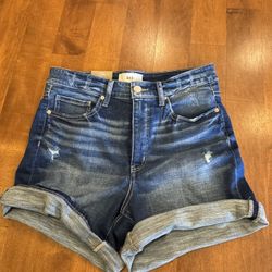Woman’s new with tags BKE Parker high-rise Jean shorts shipping available
