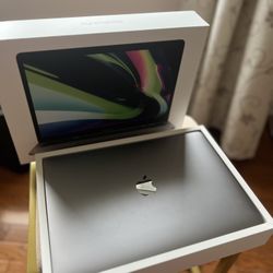 MacBook Pro 13 M1 with Touchbar 