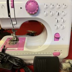 Little Girls Sewing Machine 
