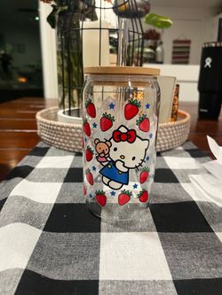 Hello Kitty Gas cup with bamboo lid and straw