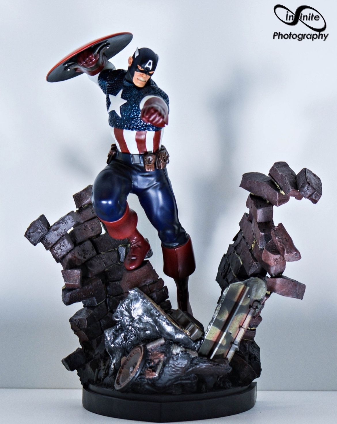 Bowen Captain America 1/6th statue. Local pick up only.