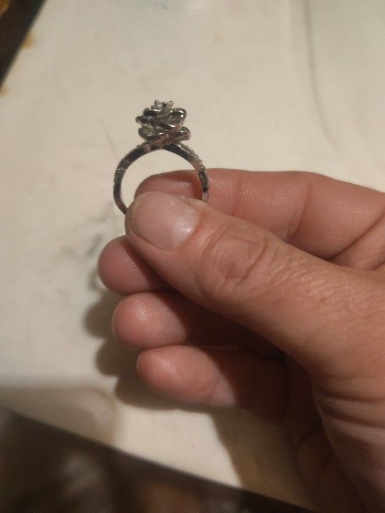 Women's White Gold Plated 3D Rose Designed Ring (SIZE: 6.75-7) NEW WITH NO TAGS