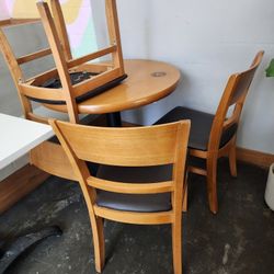 Round Table And 5 Chairs