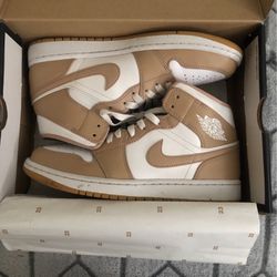Air Jordan’s 1 Mid Size 9 , 