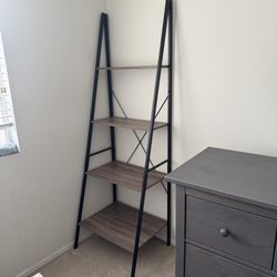 4-Tier Ladder Bookshelf - Freestanding Bookcase Excellent Condition Like New 