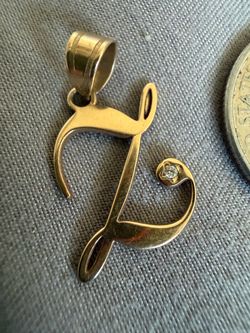 14kg ‘Z’ initial pendent with diamond accent