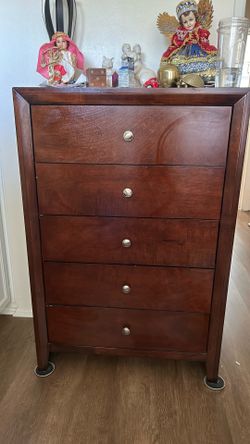 5 drawer Dresser