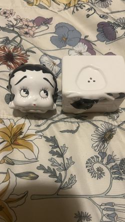 BETTY BOOP SALT AND PEPPER SHAKERS