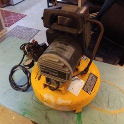 4 GALLON CAMPBELL HALSFELD AIR COMPRESSOR 