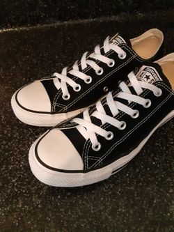 Converse womens 8.5 Like new