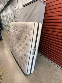 Queen mattress/box spring /metal frame