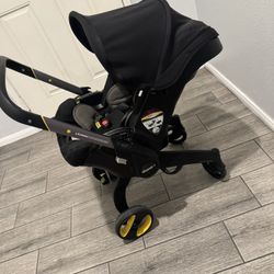Doona stroller & 2 bases 