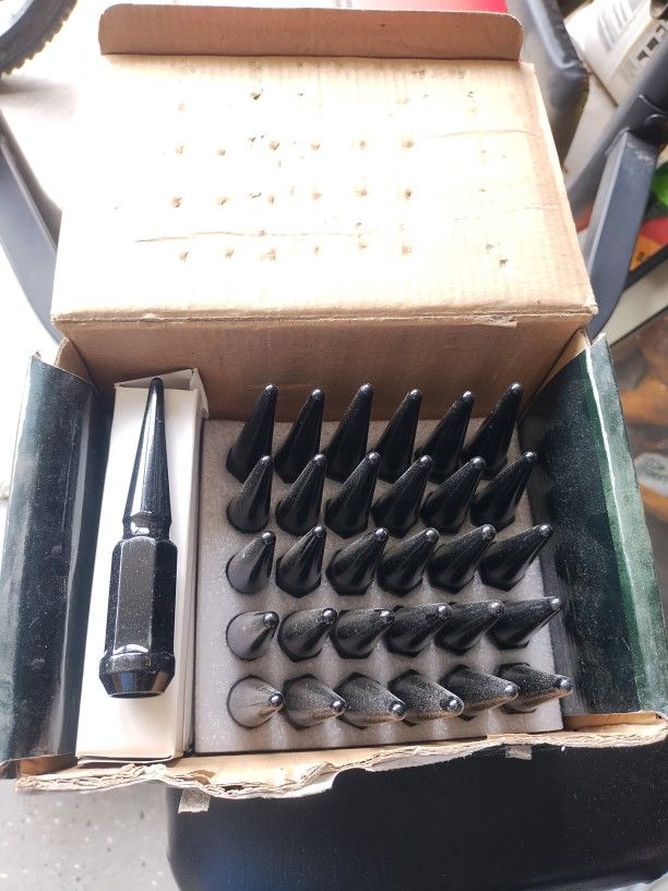 Lug Nuts New Fits Chevy