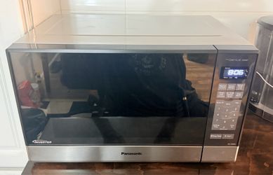 Powerful Panasonic NN-SN686S microwave