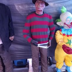 Freddy Krueger gemmy prop