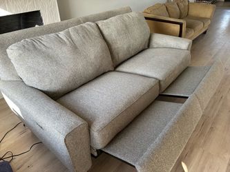 WOW!!! Like New La-Z-Boy Power Reclining Loveseat w/ USB Ports!!!!