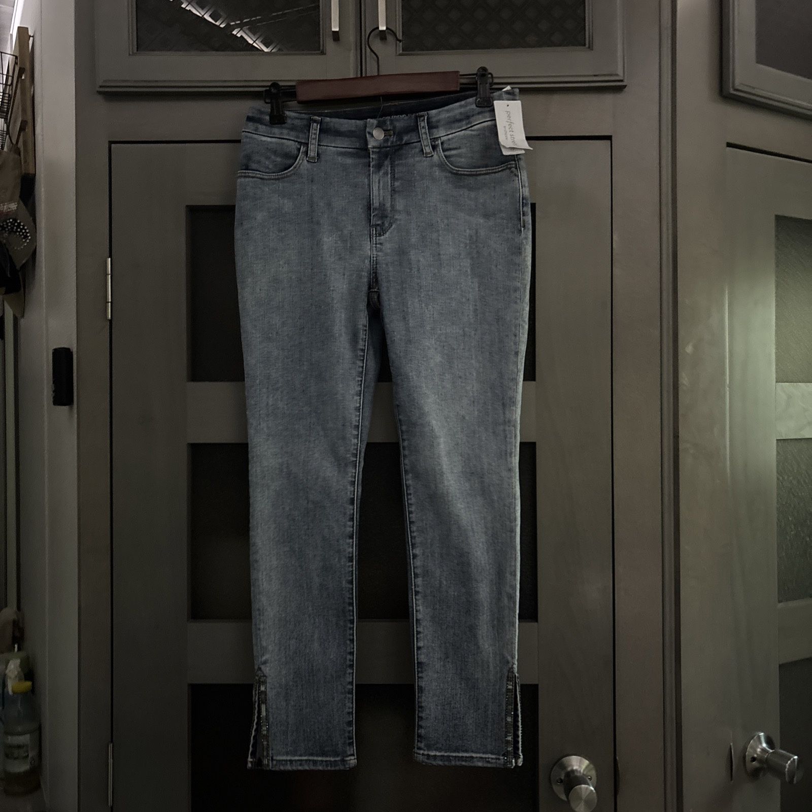 New With Tag Chico’s Perfect Stretch Girlfriend Slim Leg Ankle Jeans Size 0 ( US 4)