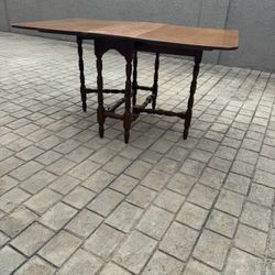 Antique Drop Leaf Gate Leg Table 20th Century