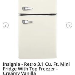 Insignia - Retro 3.1 Cu. Ft. Mini Fridge With Top Freezer - Creamy Vanilla