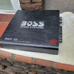 Boss 1000 watt audio amplifier 