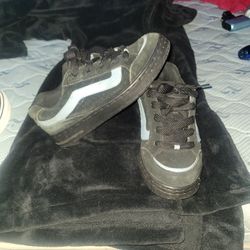VANS SHOES!! SIZE 7 M/8.5 W