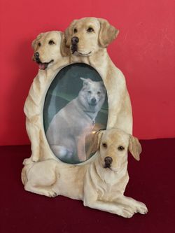 E And S imports yellow Labrador 3 1/2 x 5” frame with three dimensional dogs