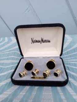 Jan Leslie Geniune Onyx Set of 2 Cufflinks & 4 Shirt Studs. Timeless classic!