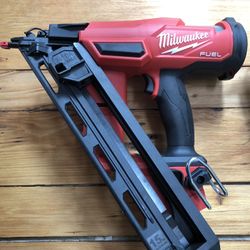Milwaukee Fuel 15ga Angled Finish Nailer - Brand New!
