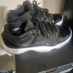 Air Jordan Retro 11 Low Size 4.5 $75