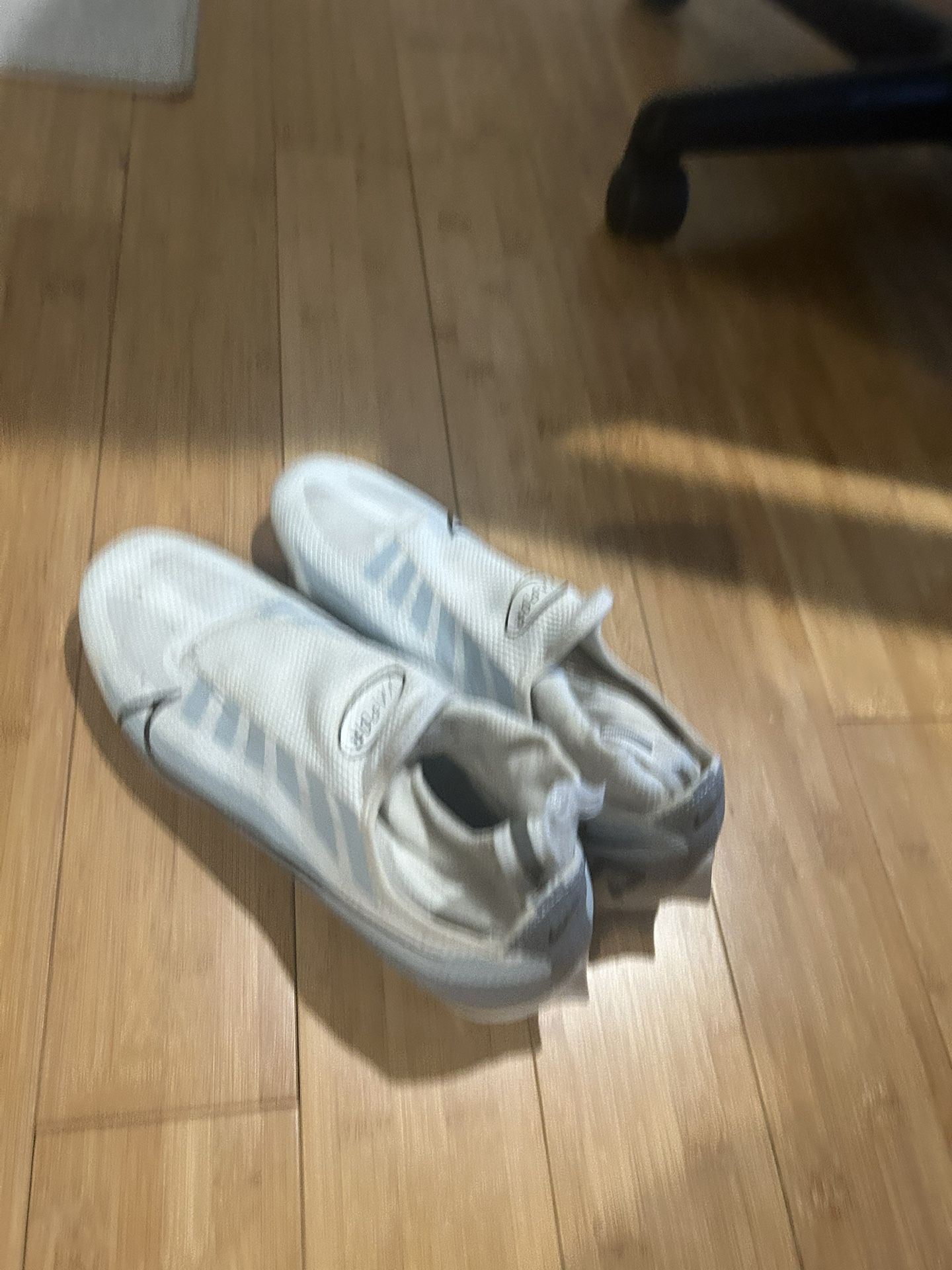 CLEATS SIZE 9.5 