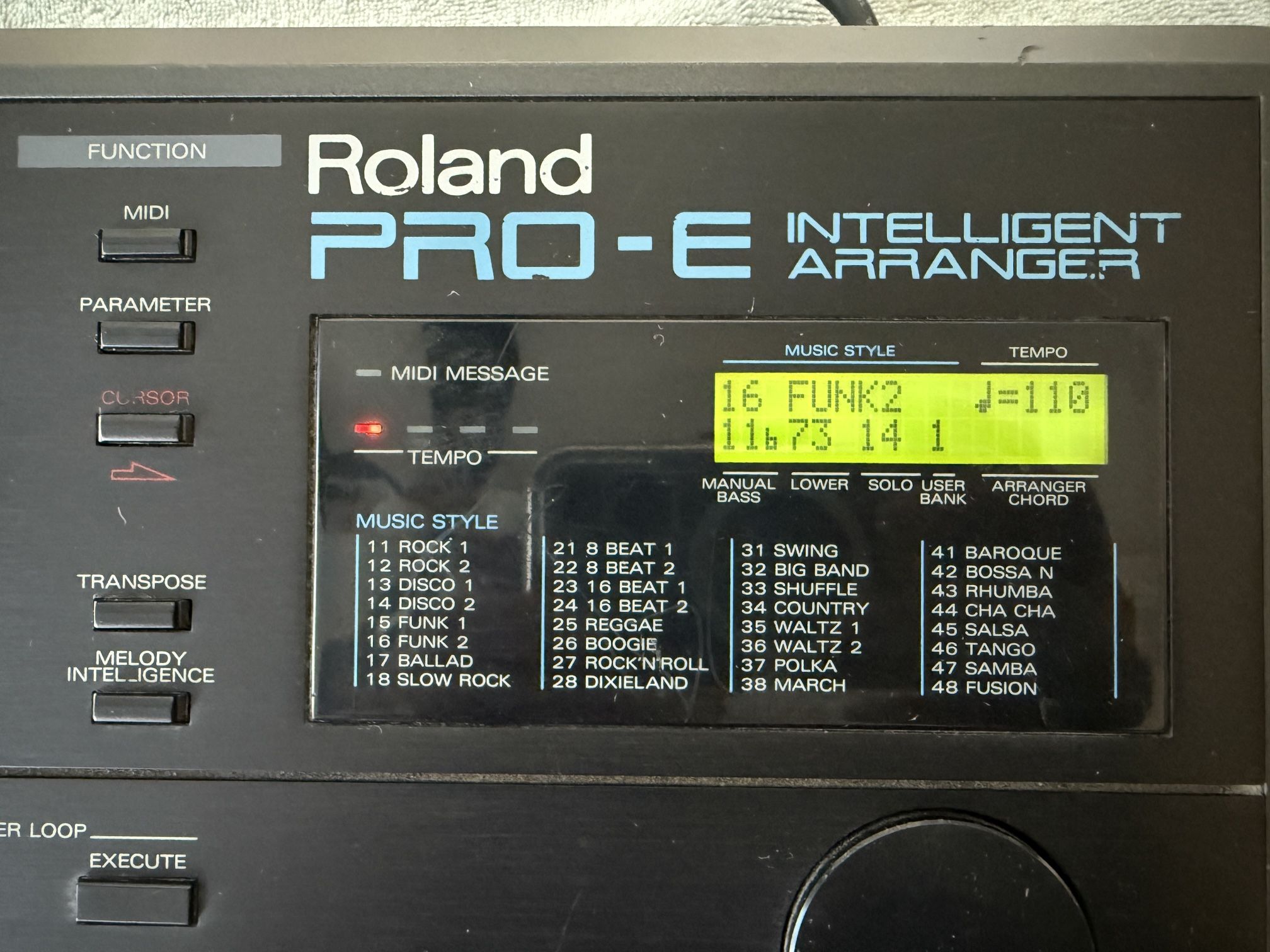 Roland Pro-E Arranger Keyboard