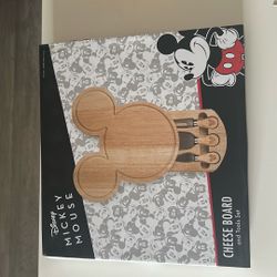  wooden micky mouse cheese board 