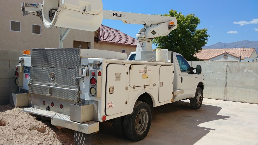 2000 F450 nice bucket truck