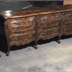 Beautiful Vintage Dresser and Two Nightstands