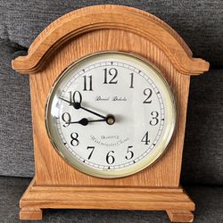 Daniel Dakota Quartz Mantle Clock Wood Westminster Chimes Battery Operated Works Perfectly Very Good Used Condition