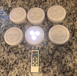Battery Operated Puck Lights