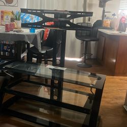 Entertainment Center Holds Up To 75 Inch Tvs 