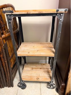 Small table/shelf/stand