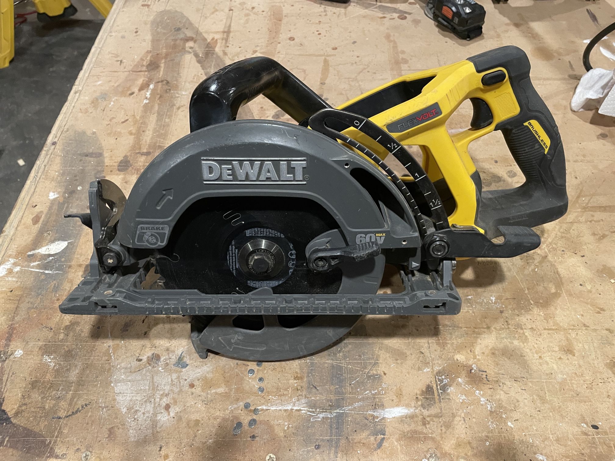 Dewalt 60v Flexvolt 7-1/4” Circular Saw