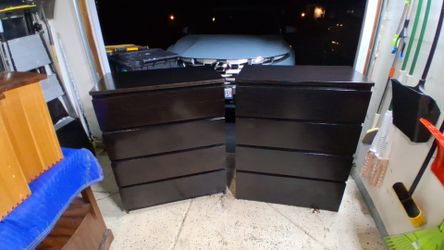 Matching black refinished modern four drawer dresser