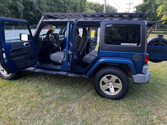 Jeep JK Unlimited Freedom Top & Front Runner Extreme Roof Rack (package deal) – Great Condition