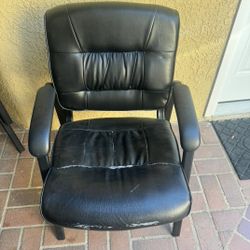 Free Chairs With Armrest 