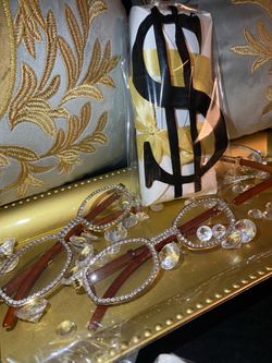 Millionaire Celebrity Lab Stones UV coat clear sunglasses wood. Look Like Money *One (1) Lightweight Luxe Style *Comes with a white protective case fo