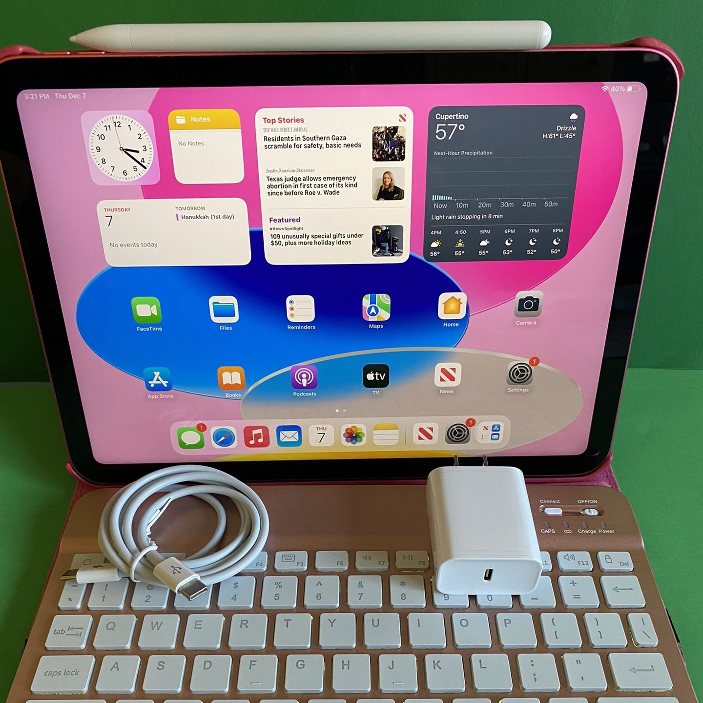 256gb Apple IPad 10th Generation (10.9” Liquid Retina / Latest 2022 mode/ pink) with pen, keyboard, case & Accessories (warranty 01/ 2025) 