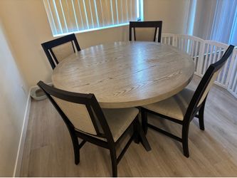 54” Dining table & chairs